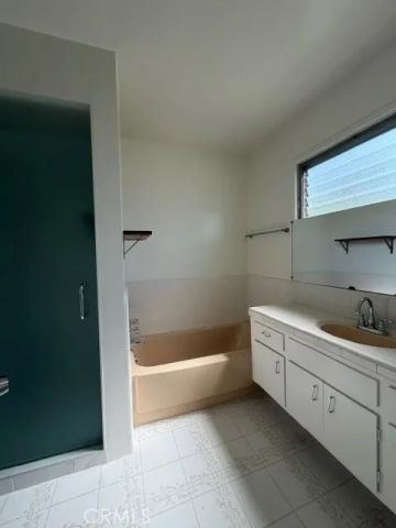 4575 Finley Avenue 4, Los Angeles, CA 90027