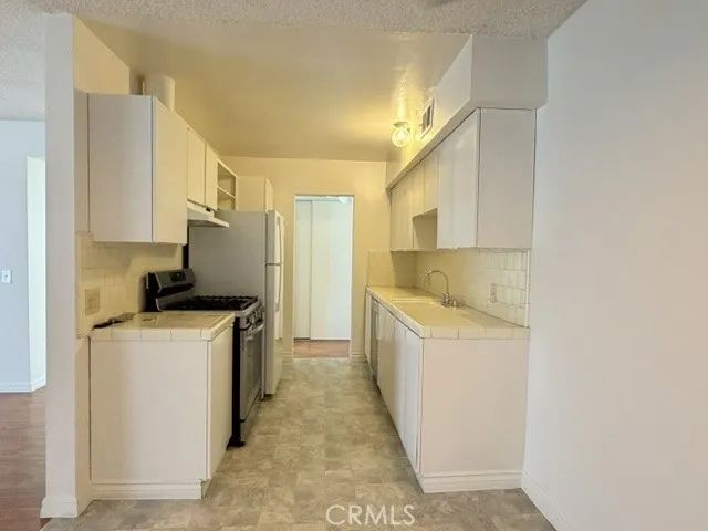 4575 Finley Avenue 4, Los Angeles, CA 90027