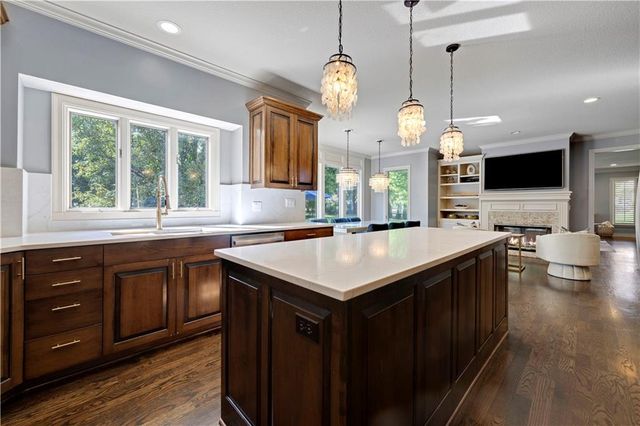 6000 W 142 Street, Overland Park, KS 66223