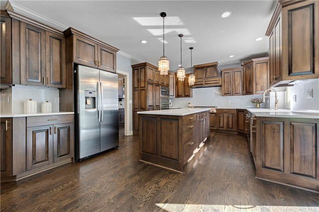6000 W 142 Street, Overland Park, KS 66223