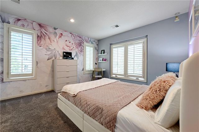 6000 W 142 Street, Overland Park, KS 66223