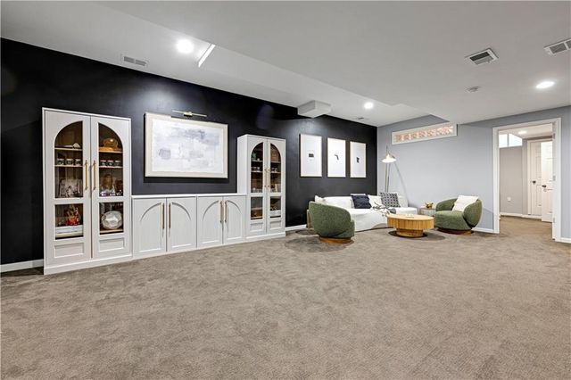 6000 W 142 Street, Overland Park, KS 66223