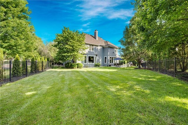 6000 W 142 Street, Overland Park, KS 66223