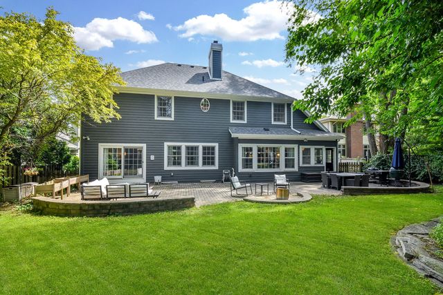 72 Gray Street, St. Charles, IL 60174