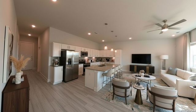 330 E Carson St Apt 2101, San Antonio, TX 78208