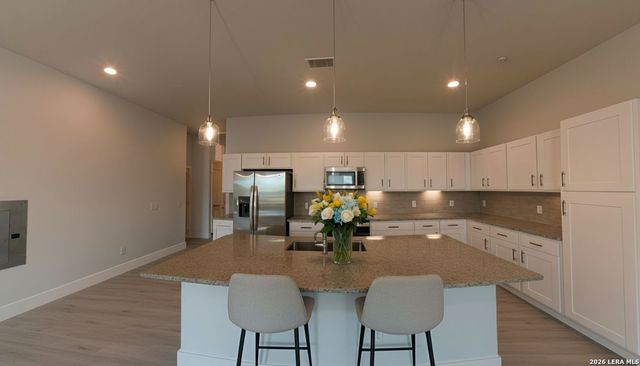 330 E Carson St Apt 2101, San Antonio, TX 78208