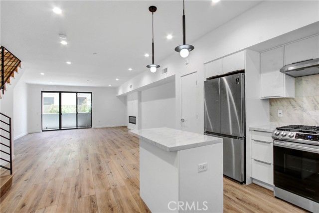 4409 Saugus 104, Sherman Oaks, CA 91404