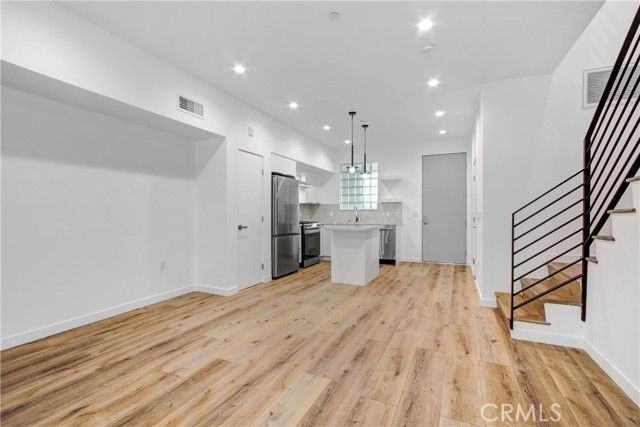 4409 Saugus 104, Sherman Oaks, CA 91404