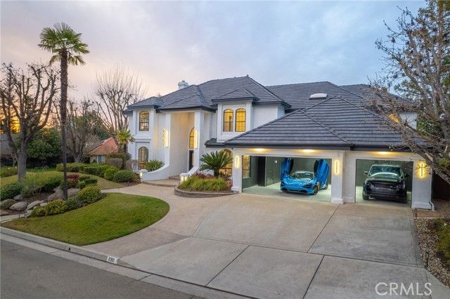 9381 N Woodmont Drive, Fresno, CA 93720