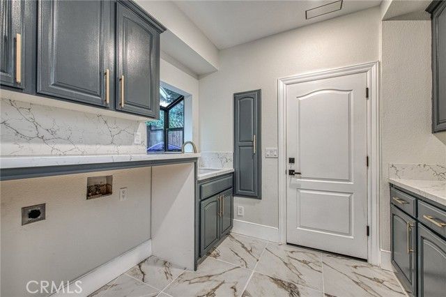 9381 N Woodmont Drive, Fresno, CA 93720