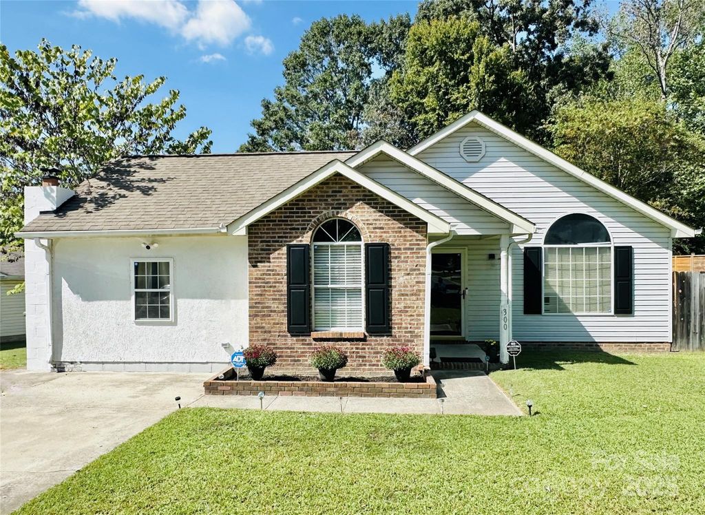 300 Cottonwood Park Drive, Charlotte, NC 28214