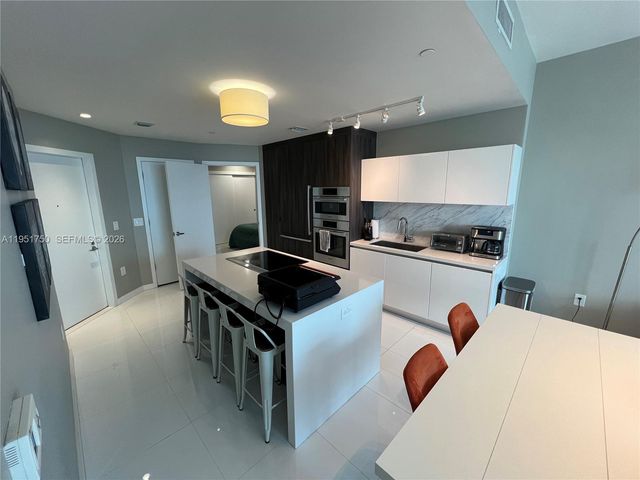 851 NE 1st Ave 3006, Miami, FL 33132