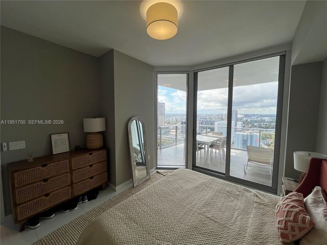 851 NE 1st Ave 3006, Miami, FL 33132