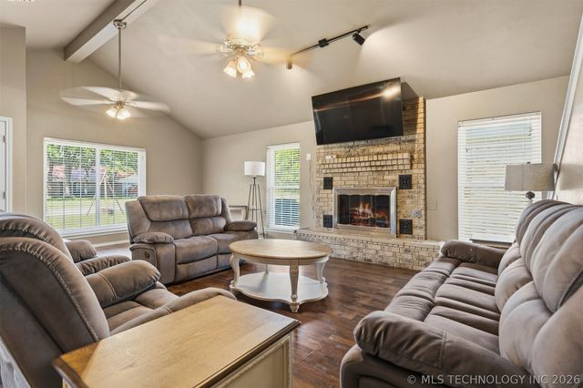 2114 Oakglen Drive, Ardmore, OK 73401