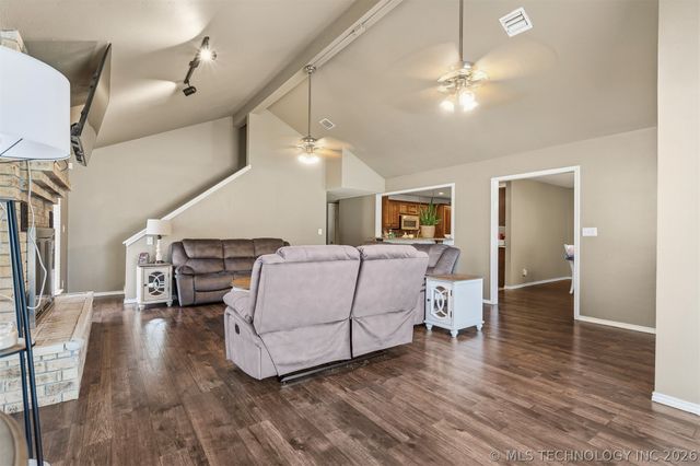 2114 Oakglen Drive, Ardmore, OK 73401