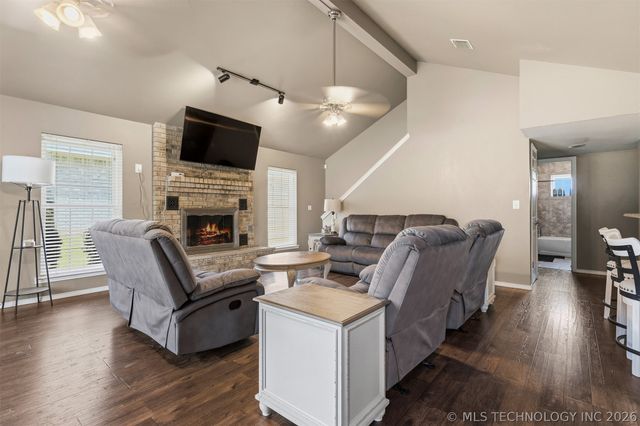 2114 Oakglen Drive, Ardmore, OK 73401