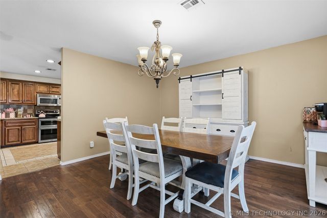 2114 Oakglen Drive, Ardmore, OK 73401