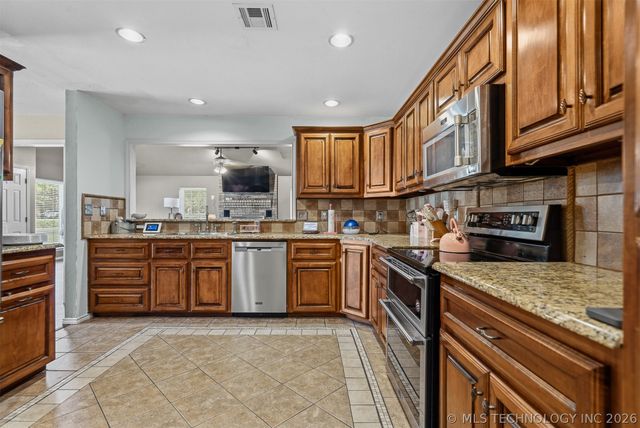 2114 Oakglen Drive, Ardmore, OK 73401