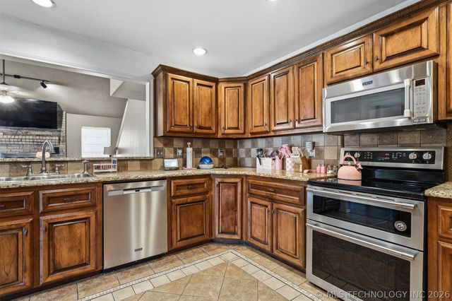 2114 Oakglen Drive, Ardmore, OK 73401