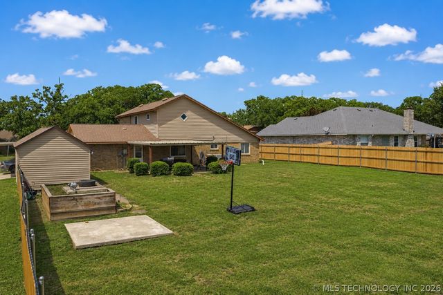 2114 Oakglen Drive, Ardmore, OK 73401