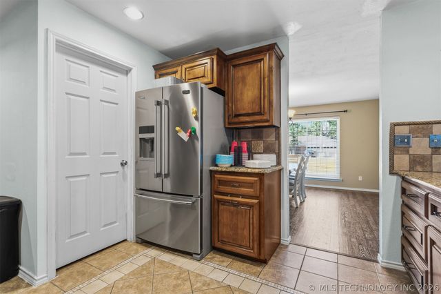 2114 Oakglen Drive, Ardmore, OK 73401