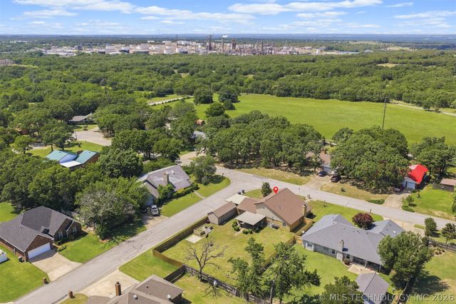 2114 Oakglen Drive, Ardmore, OK 73401