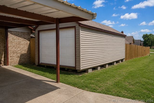 2114 Oakglen Drive, Ardmore, OK 73401