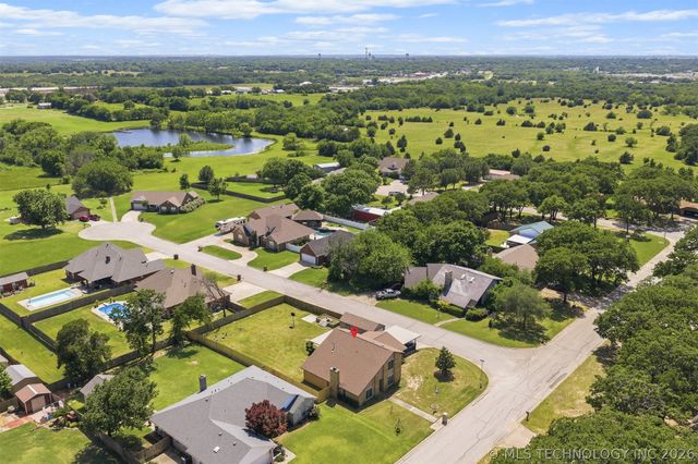 2114 Oakglen Drive, Ardmore, OK 73401