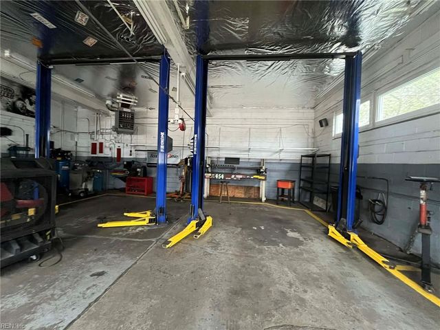 9913 Jefferson AVE, Newport News, VA 23605