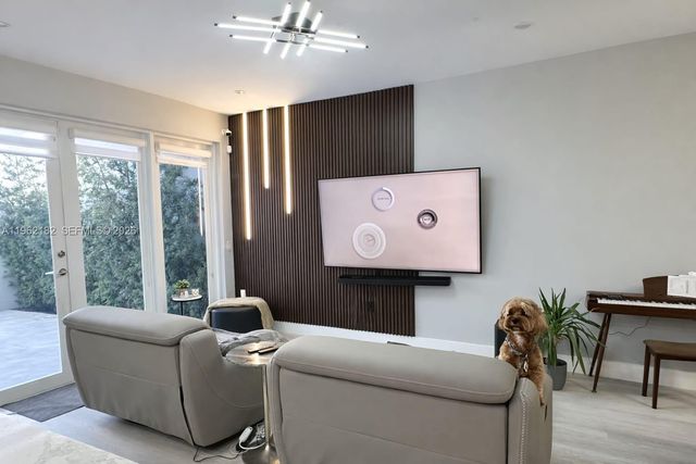 10565 NW 64th Way, Doral, FL 33178