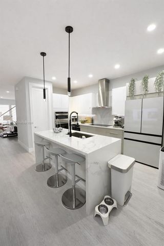 10565 NW 64th Way, Doral, FL 33178