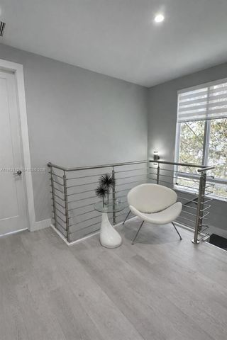 10565 NW 64th Way, Doral, FL 33178