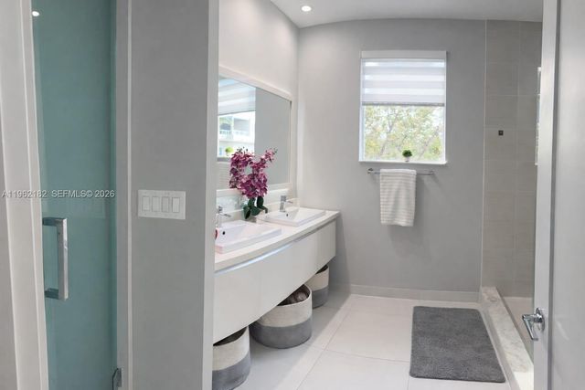 10565 NW 64th Way, Doral, FL 33178