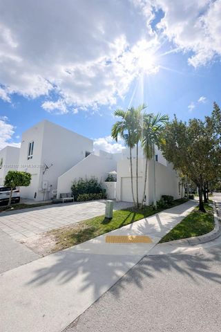 10565 NW 64th Way, Doral, FL 33178