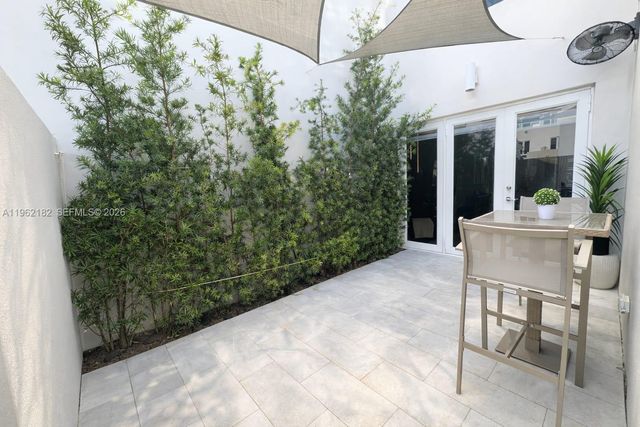 10565 NW 64th Way, Doral, FL 33178