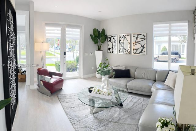 10565 NW 64th Way, Doral, FL 33178