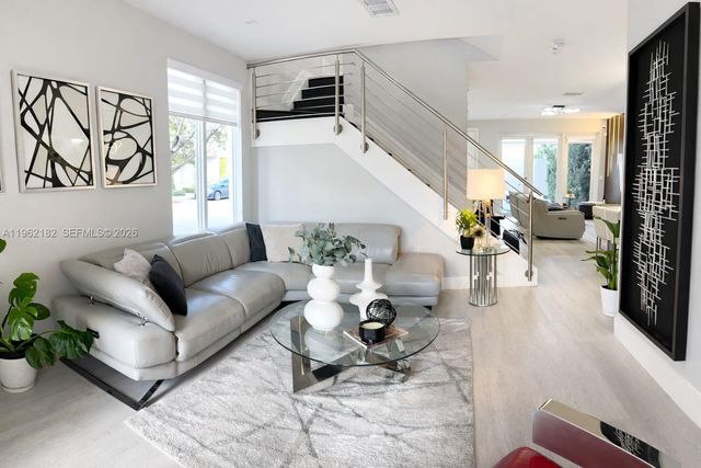 10565 NW 64th Way, Doral, FL 33178