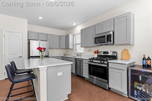 85 Coppice Way, White Lake, MI 48386