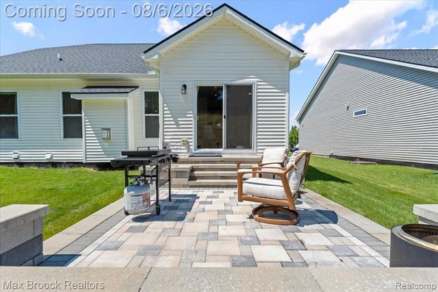 85 Coppice Way, White Lake, MI 48386