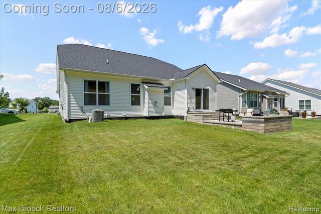 85 Coppice Way, White Lake, MI 48386