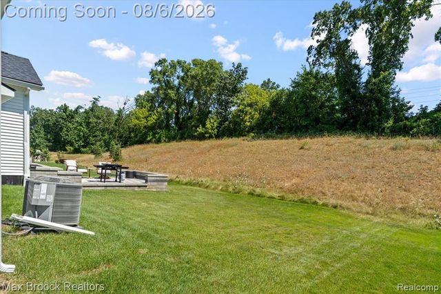 85 Coppice Way, White Lake, MI 48386