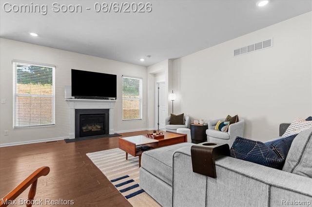 85 Coppice Way, White Lake, MI 48386