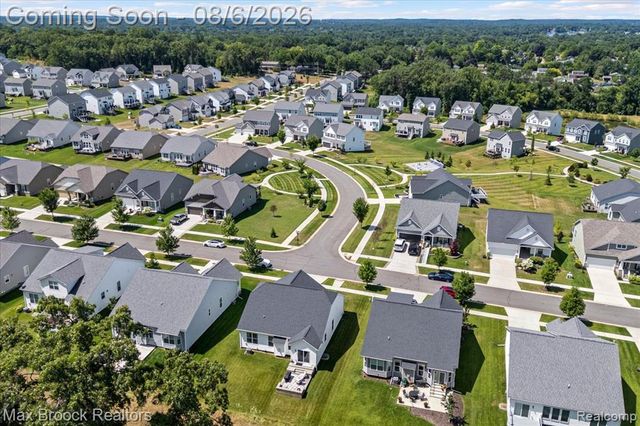 85 Coppice Way, White Lake, MI 48386