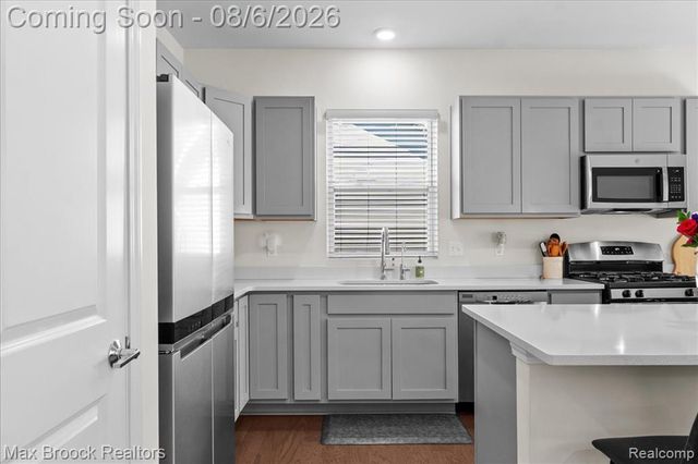 85 Coppice Way, White Lake, MI 48386