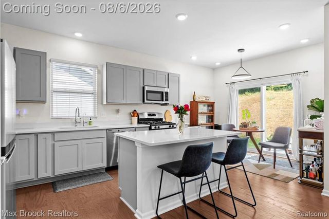 85 Coppice Way, White Lake, MI 48386