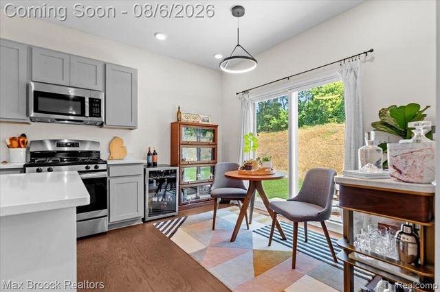 85 Coppice Way, White Lake, MI 48386