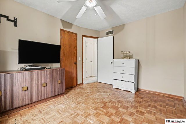 12739 Kansas Avenue, Omaha, NE 68164
