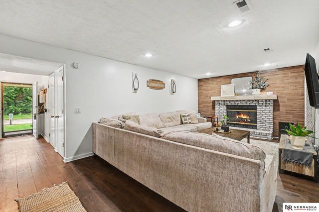 12739 Kansas Avenue, Omaha, NE 68164