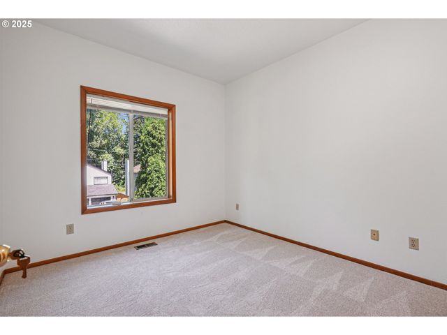 5204 Sw CORONADO St, Portland, OR 97219