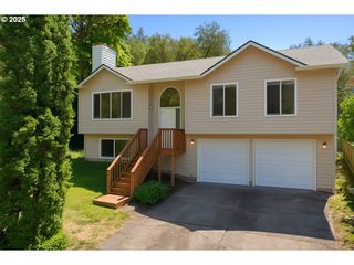 5204 Sw CORONADO St, Portland, OR 97219